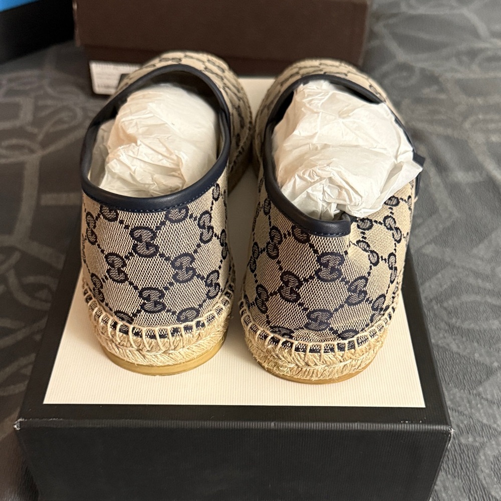 Gucci Beige Canvas GG Espadrilles with Navy Trim - Picture 4 of 5